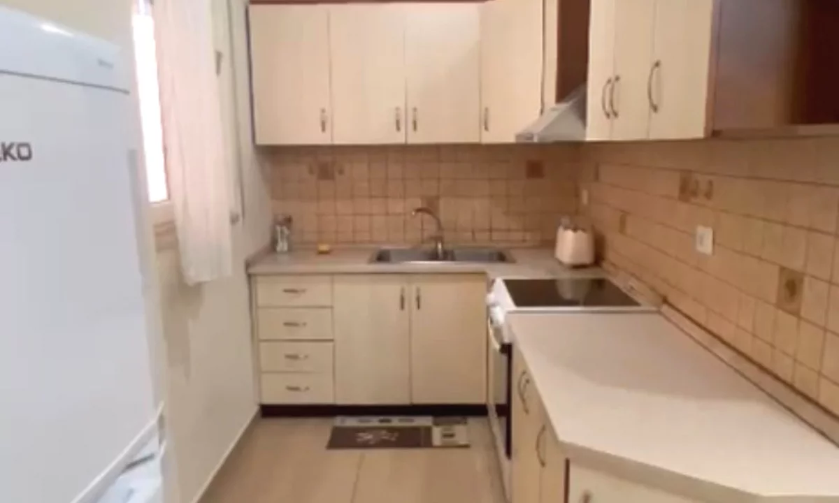 Shtepi me qera Apartament ne Tirane, 2+1, Mobilimi E mobiluar, Pagesa 900  Euro.