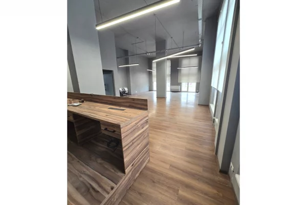 Ambient biznesi me qera 3+1 ne Tirane - 5,000 Euro