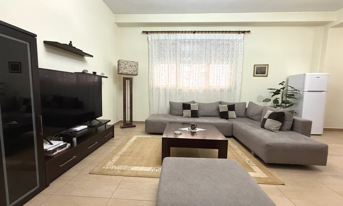 Shtepi me qera Apartament ne Tirane, 2+1, Mobilimi E mobiluar, Pagesa 900  Euro.