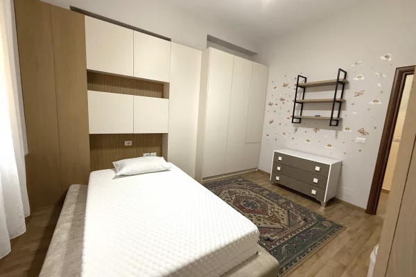 Shtepi me qera Apartament ne Tirane, 2+1, Mobilimi E mobiluar, Pagesa 900  Euro.