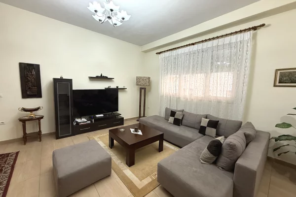 Shtepi me qera 2+1 ne Tirane - 900 Euro
