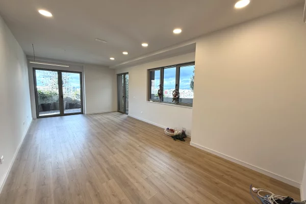 Business Property for Rent 3+1 in Tirana - 2,500 Euro