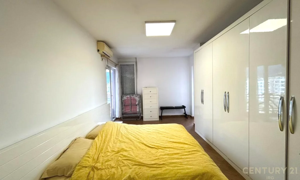 Shtepi ne shitje Apartament ne Tirane, 2+1, Mobilimi Pjeserisht e mobiluar, Pagesa 218,000  Euro.