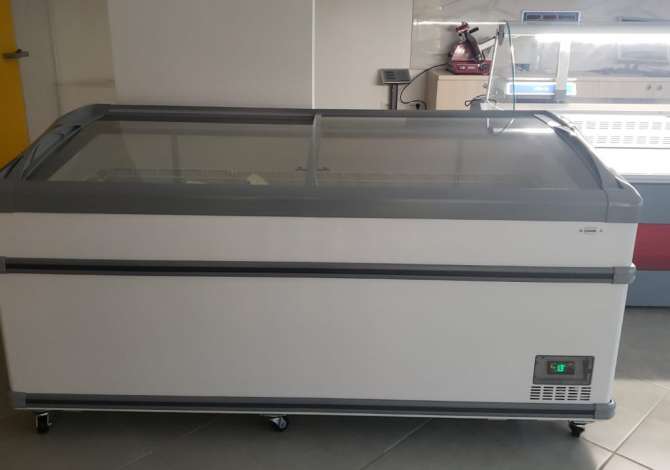 Shitet Frigorifer Banak dhe Mural Freskues