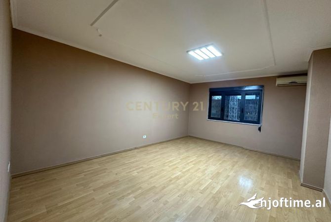 Shtepi me qera 3+1 ne Tirane - 1,300 Euro