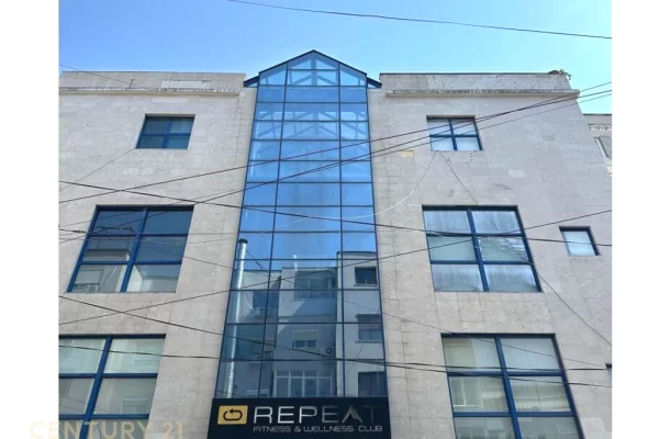 Ambient biznesi ne shitje 1+1 ne Tirane - 96,000 Euro