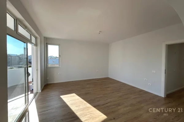 Shtepi me qera 2+1 ne Tirane - 900 Euro