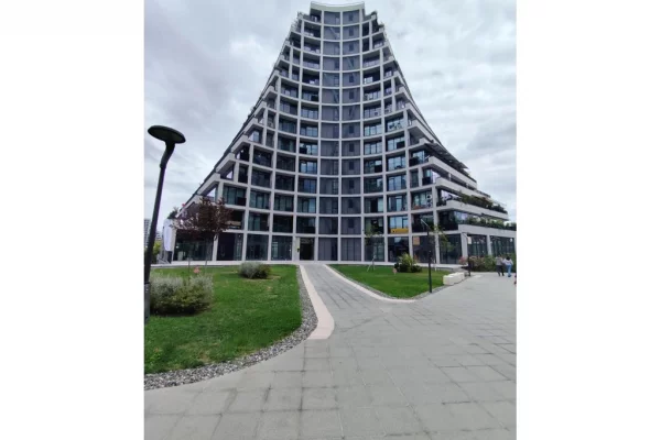 Shtepi me qera 2+1 ne Tirane - 1,800 Euro