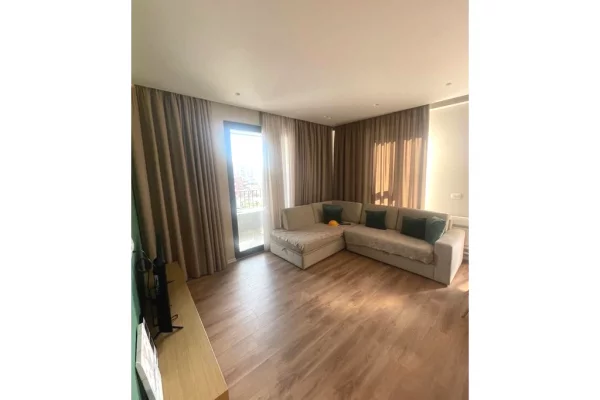 Shtepi me qera 2+1 ne Tirane - 900 Euro