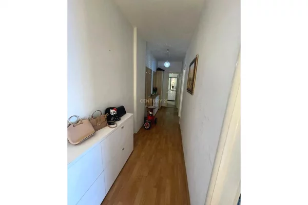 Shtepi ne shitje Apartament ne Tirane, 2+1, Mobilimi E mobiluar, Pagesa 130,000  Euro.