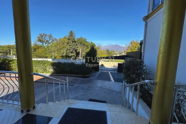 Ambient biznesi me qera 5+1 ne Tirane - 3,500 Euro