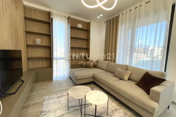 Shtepi me qera 2+1 ne Tirane - 1,300 Euro
