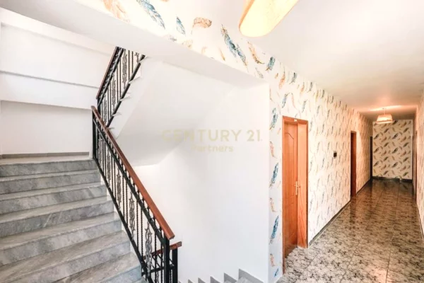 EKSKLUZIVE! SHESIM HOTEL NE GOLEM SIPERFAQJE TOTALE 2830m2