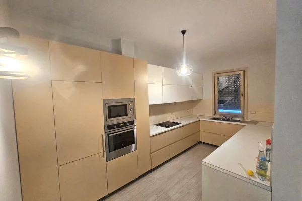 Shtepi me qera 2+1 ne Tirane - 650 Euro