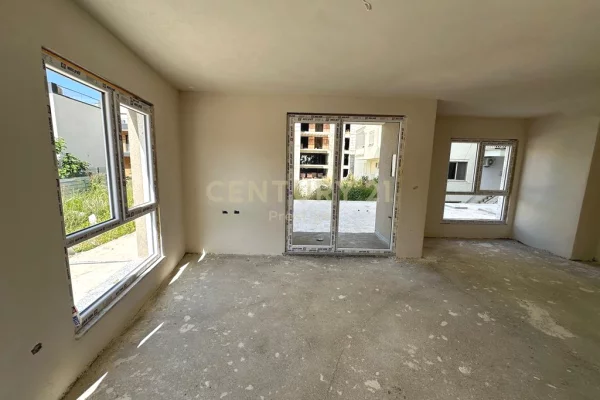 Appartamento in vendita a Durazzo 2+1, Vuoto