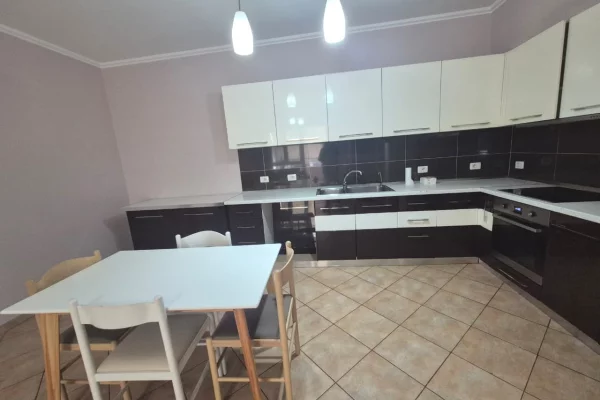 Shtepi me qera 2+1 ne Tirane - 600 Euro