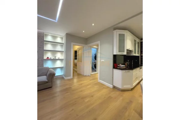 Shtepi ne shitje Apartament ne Tirane, 2+1, Mobilimi E mobiluar, Pagesa 425,000  Euro.