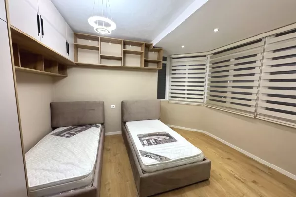 Shtepi ne shitje Apartament ne Tirane, 2+1, Mobilimi E mobiluar, Pagesa 149,999  Euro.