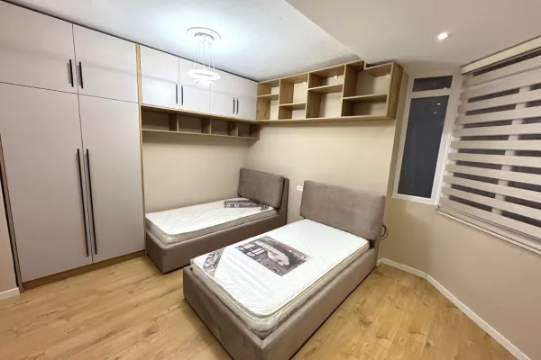 Shtepi ne shitje Apartament ne Tirane, 2+1, Mobilimi E mobiluar, Pagesa 149,999  Euro.