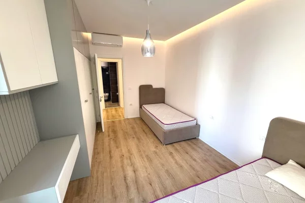 Shtepi me qera Apartament ne Tirane, 2+1, Mobilimi E mobiluar, Pagesa 800  Euro.