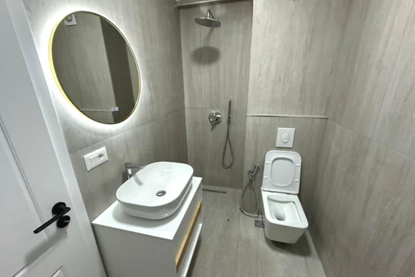 Shtepi ne shitje Apartament ne Tirane, 1+1, Mobilimi Bosh, pa mobiluar, Pagesa 117,000  Euro.