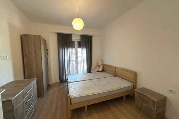 Shtepi ne shitje Apartament ne Tirane, 1+1, Mobilimi E mobiluar, Pagesa 140,000  Euro.