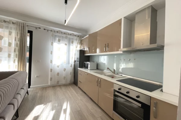Shtepi me qera Apartament ne Tirane, 2+1, Mobilimi E mobiluar, Pagesa 800  Euro.