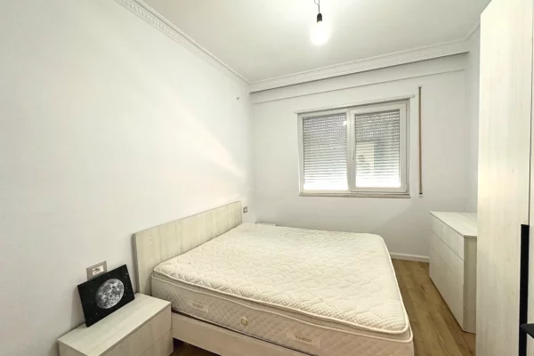 Shtepi ne shitje Apartament ne Tirane, 2+1, Mobilimi E mobiluar, Pagesa 190,000  Euro.