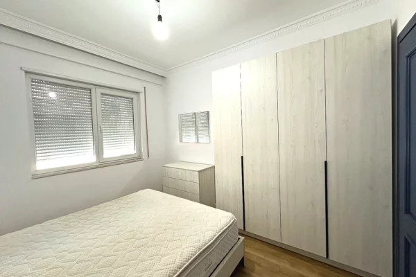 Shtepi ne shitje Apartament ne Tirane, 2+1, Mobilimi E mobiluar, Pagesa 190,000  Euro.