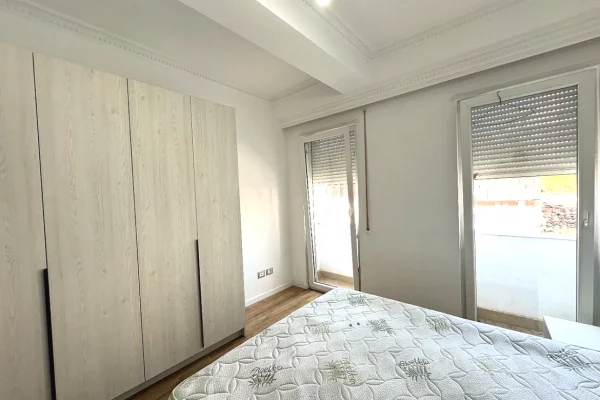 Shtepi ne shitje Apartament ne Tirane, 2+1, Mobilimi E mobiluar, Pagesa 190,000  Euro.