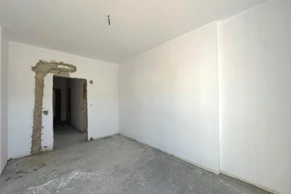 Shtepi ne shitje Apartament ne Tirane, 1+1, Mobilimi Bosh, pa mobiluar, Pagesa 215,000  Euro.