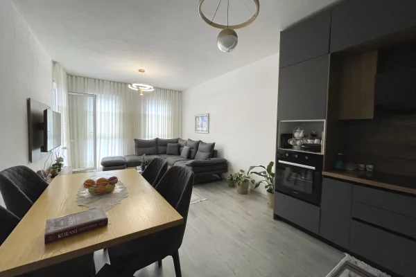 Shtepi ne shitje Apartament ne Tirane, 2+1, Mobilimi E mobiluar, Pagesa 120,000  Euro.