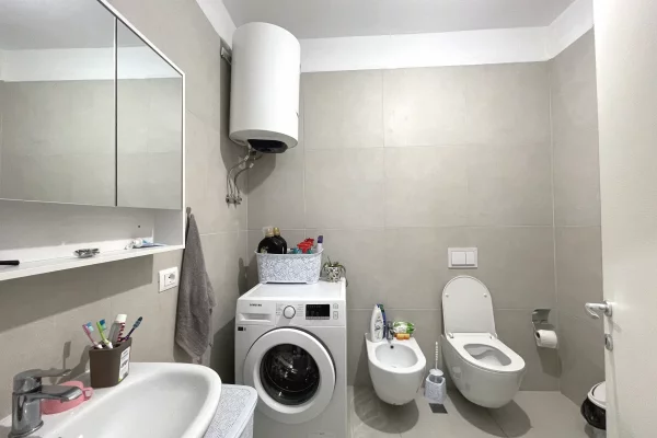 Shtepi ne shitje Apartament ne Tirane, 2+1, Mobilimi E mobiluar, Pagesa 120,000  Euro.