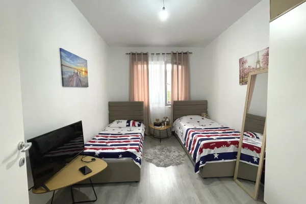Shtepi ne shitje Apartament ne Tirane, 2+1, Mobilimi E mobiluar, Pagesa 120,000  Euro.