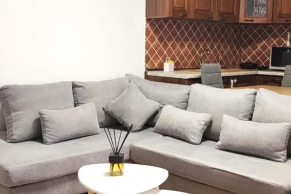 Shtepi me qera 2+1 ne Tirane - 800 Euro