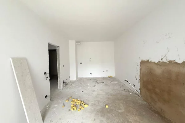 Shtepi ne shitje Apartament ne Tirane, 1+1, Mobilimi Bosh, pa mobiluar, Pagesa 88,400  Euro.