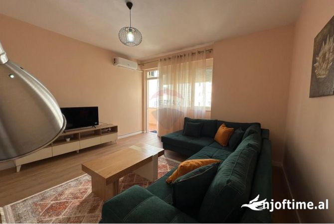 Shtepi me qera 2+1 ne Tirane - 1,000 Euro
