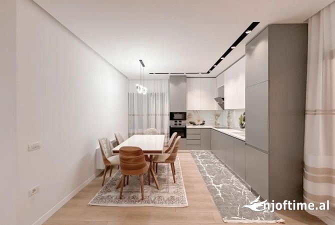 Shtepi me qera Apartament ne Tirane, 3+1, Mobilimi E mobiluar, Pagesa 1,000  Euro.