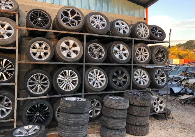  Servis ofron sherbime Riparimi motorike dhe xhenerike, transport me Karotrec, Pjese kembimi etj.