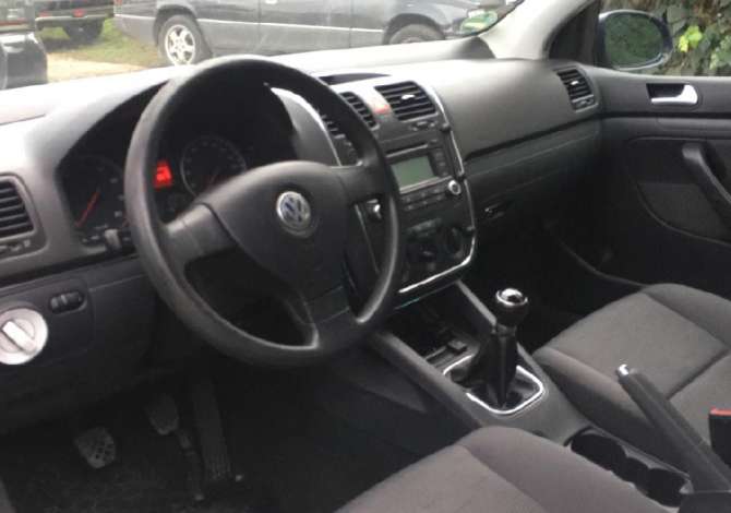 Jepet me qera Golf 5 me cmim 28 euro dita
