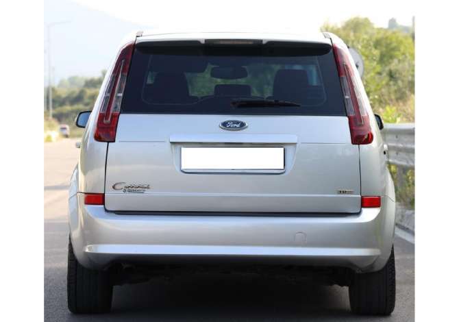 Makina ekonomike me qera Ford C Max duke filluar nga 25 euro dita