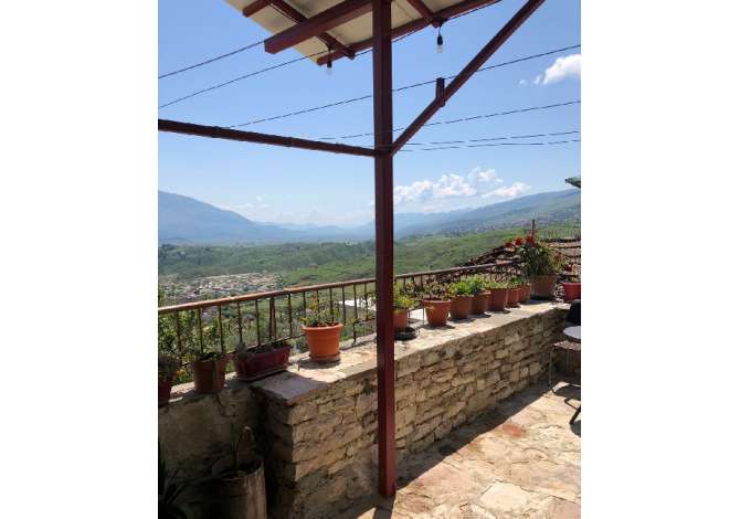 Shtepi ne shitje Shtepi Private ne Gjirokaster, 4+1, Mobilimi E mobiluar, Pagesa 150,000  Euro.