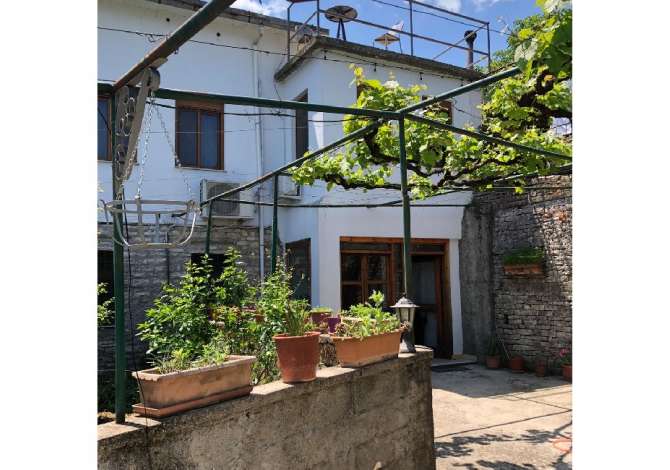 Shtepi ne shitje Shtepi Private ne Gjirokaster, 4+1, Mobilimi E mobiluar, Pagesa 150,000  Euro.