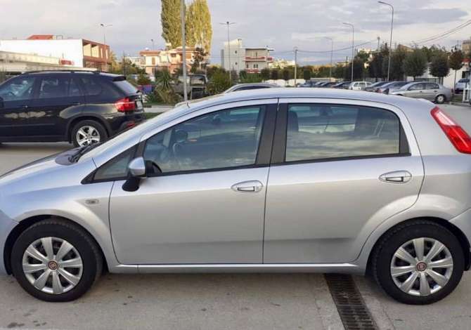 Jepet me qera Fiat Grande Punto duke filluar nga 30 euro ne dite
