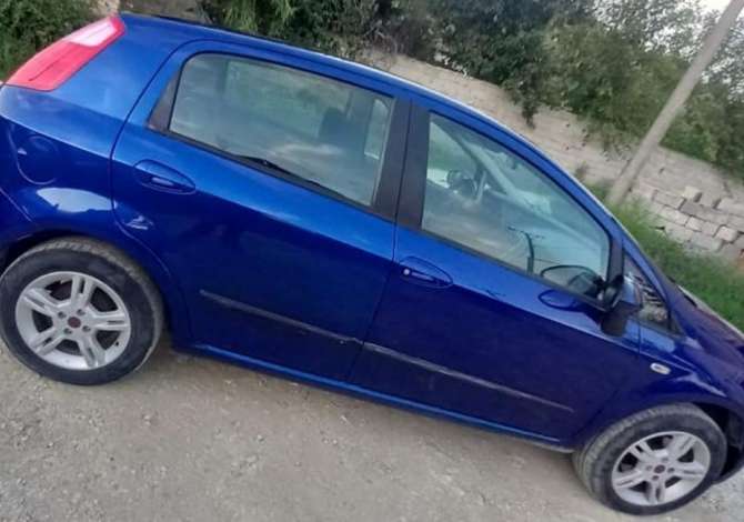 Makina ne shitje ne Berat, Fiat, 2010 Benzine,Kambio Automatik Pagesa 4,000  Euro.