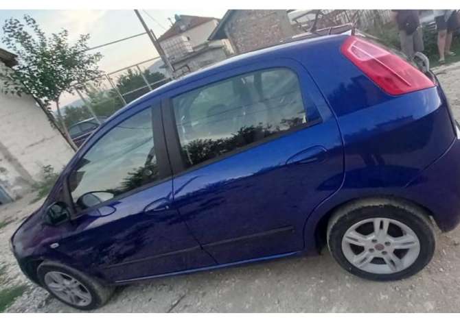 Makina ne shitje ne Berat, Fiat, 2010 Benzine,Kambio Automatik Pagesa 4,000  Euro.