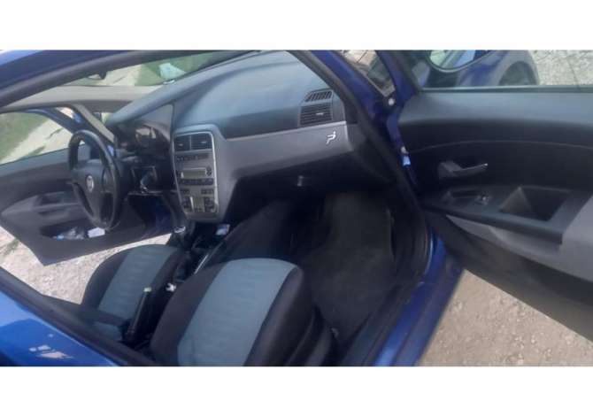 Makina ne shitje ne Berat, Fiat, 2010 Benzine,Kambio Automatik Pagesa 4,000  Euro.