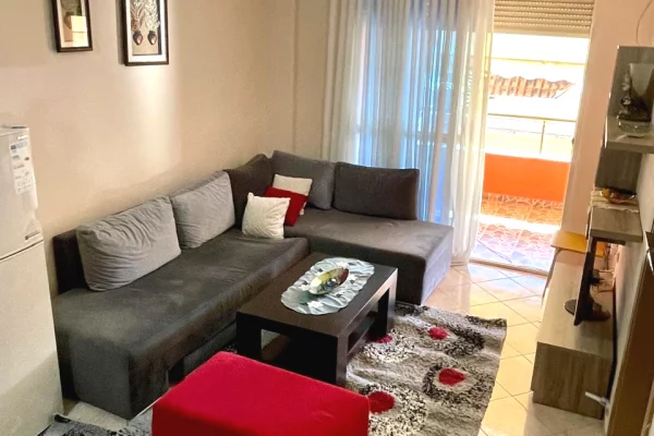 Shtepi me qera 1+1 ne Tirane - 38,000 Leke