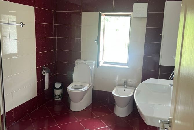 Shtepi me qera 2+1 ne Tirane - 800 Euro