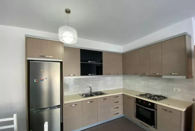 Shtepi me qera 2+1 ne Tirane - 800 Euro